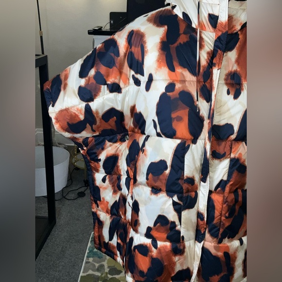 NWT Christian Siriano C Wonder Puffer Cape 2X/3X Abstract Print Oversized Hooded - Picture 6 of 7